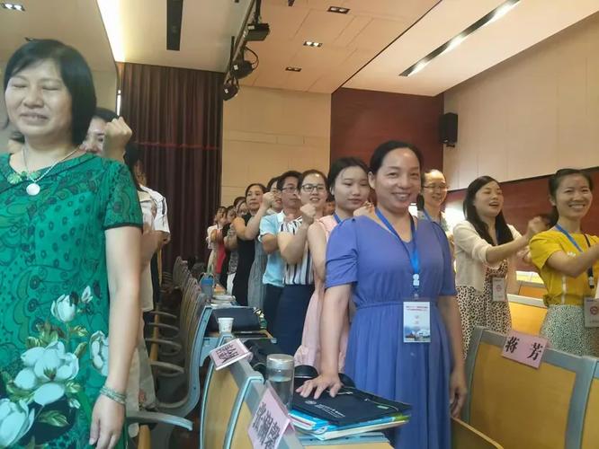 《朋友》卿明华老师"脱颖而出"卿老师表演用带道县口味的双牌话朗诵
